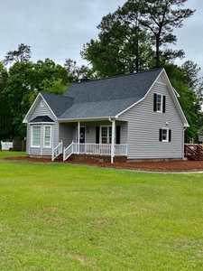 2262 Edgewater Dr, Winterville, NC