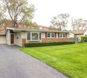 2910 Owl Dr, Rolling Meadows, IL