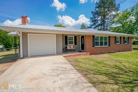 358 Old Perry Rd, Bonaire, GA