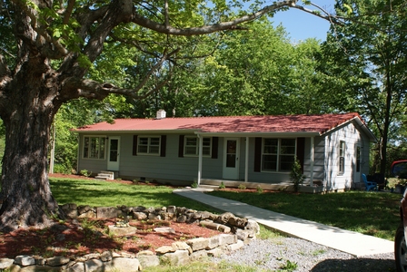 125 Rock House Hollow Rd, Bethpage, TN