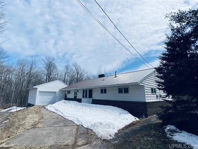 21567 Chassell Painesdale Rd, Chassell, MI