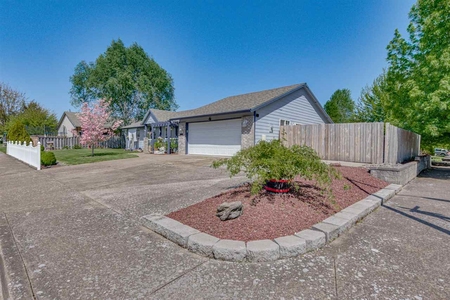 748 Sw Filbert St, Mcminnville, OR