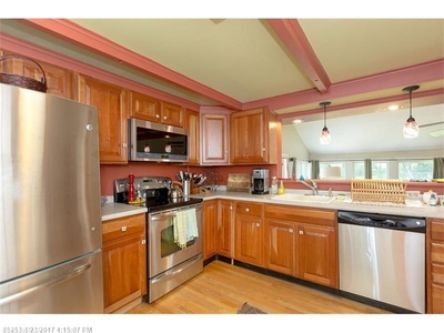 41 Longwoods Rd, Falmouth, ME