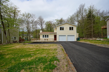 2595 Waterfront Dr, Tobyhanna, PA