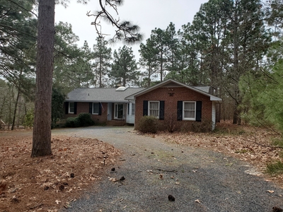116 Pinecone Ct, West End, NC