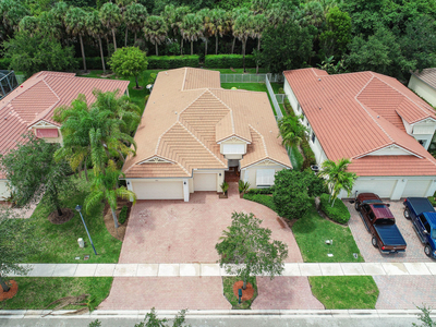 9261 Plantation Estates Dr, Royal Palm Beach, FL
