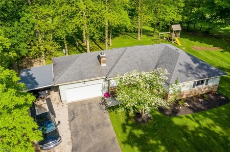 17649 Haskins Rd, Chagrin Falls, OH