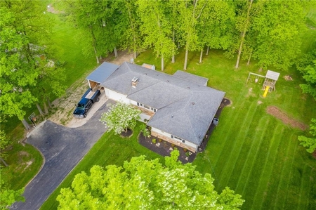 17649 Haskins Rd, Chagrin Falls, OH