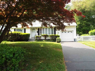 33 Appletree Dr, Saugerties, NY