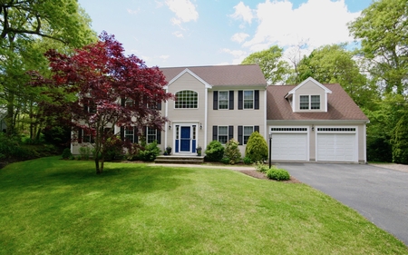 17 Willow Nest Ln, North Falmouth, MA