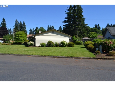 1875 N Country Club Dr, Canby, OR
