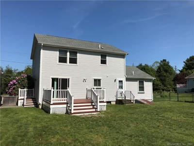 86 Clark Ln, Waterford, CT
