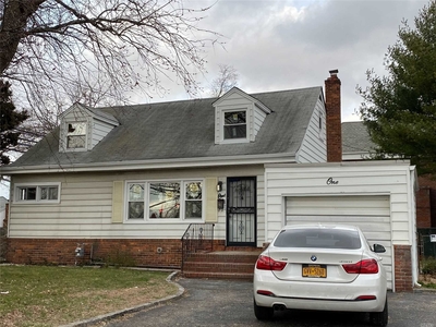 1 Lincoln Gate, Plainview, NY