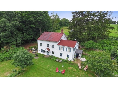 131 Frog Hollow Rd, Poughquag, NY