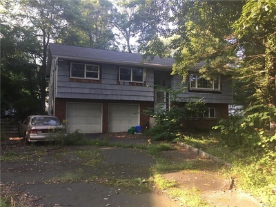 65 Fisher Ave, Pearl River, NY