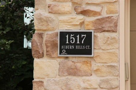 1517 S Auburn Hills Ct, Wichita, KS
