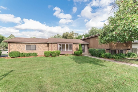 425 N Rohlwing Rd, Addison, IL