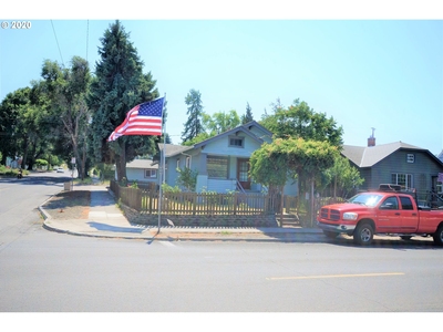 600 W 10th St, The Dalles, OR