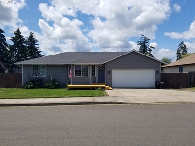 1959 S 8th St, Cottage Grove, OR