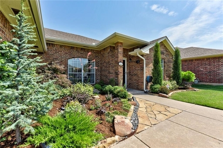 317 Sw 40th St, Moore, OK