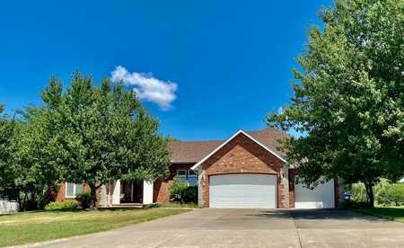 140 Bayberry Dr, Ozark, MO