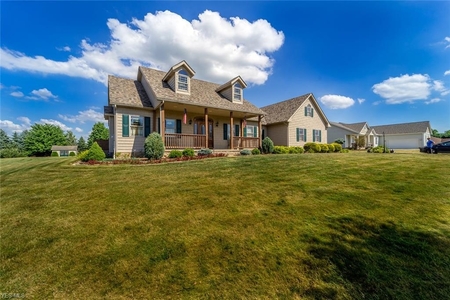 1533 Countryside Dr, Mogadore, OH