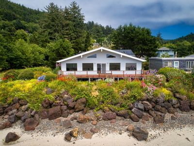 516 Bayview Ter, Yachats, OR