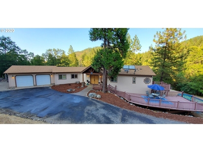 4984 Foots Creek Rd, Gold Hill, OR