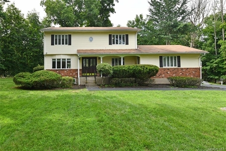 1 Roble Rd, Suffern, NY