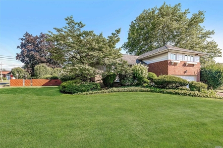 57 Parkway Dr, Syosset, NY