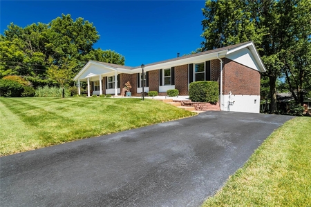 262 Glen Valley Dr, Chesterfield, MO