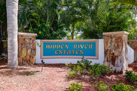 718 Se Hidden River Dr, Port Saint Lucie, FL