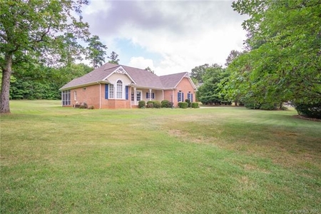 2740 W Pinewood, Chester, SC