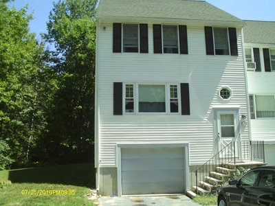 13 Stanorm Dr, Newmarket, NH