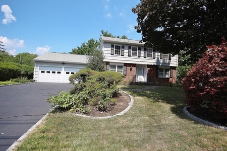 11 Willow Dr, Briarcliff Manor, NY