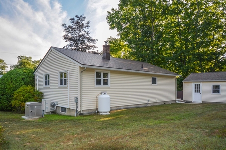 9 Robinwood Ave, Dover, NH