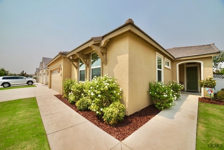 14700 Yellow Lupine Dr, Bakersfield, CA