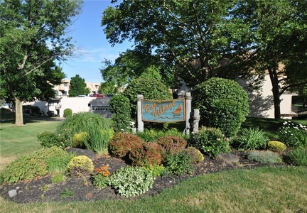 322 Bay Village Dr, Rochester, NY