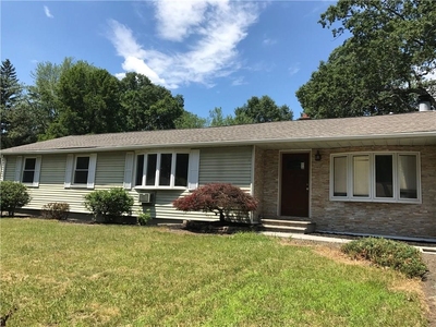26 Carriage Dr, Enfield, CT