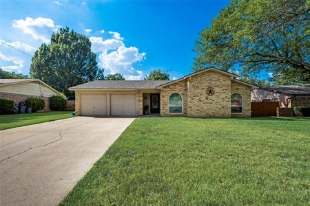 1637 S Timber Ct, Fort Worth, TX