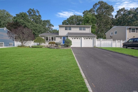 21 Fisher Rd, Commack, NY