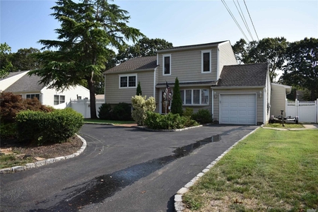 158 Timberpoint Rd, East Islip, NY