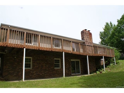3187 Hired Hand Dr, Lapeer, MI