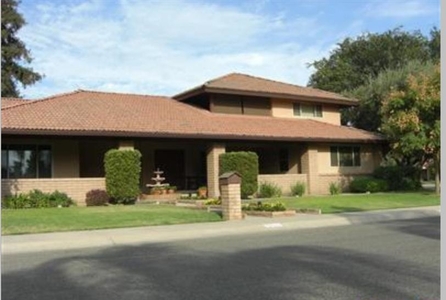 504 E Chevy Chase Dr, Tulare, CA