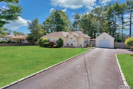 122 Mckinley St, Brentwood, NY