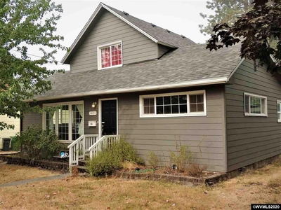 423 S 2nd St, Silverton, OR