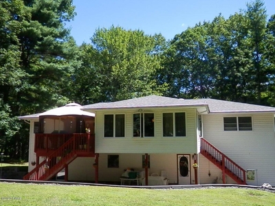 111 Blueberry Dr, Milford, PA