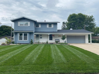 807 Rolling Green Dr, Owatonna, MN
