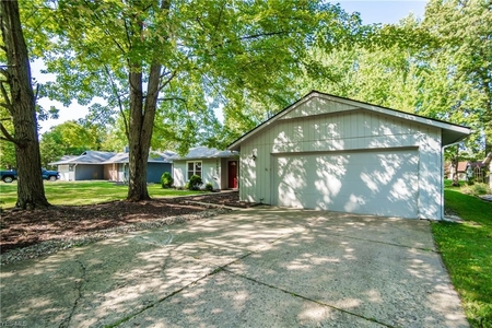 10806 Gate Post Rd, Strongsville, OH