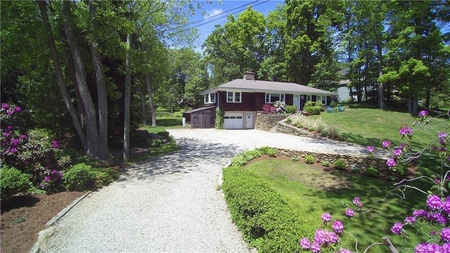 419 Colonial Rd, Guilford, CT
